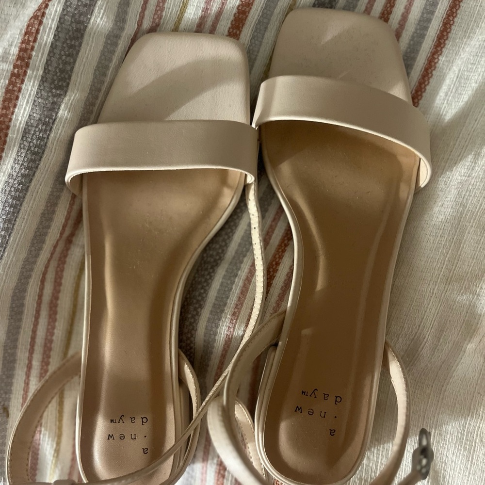 Brand new never worn sandals size 7.5